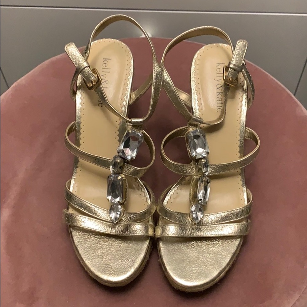 EUC KELLY & KATIE Jeweled gold platforms.